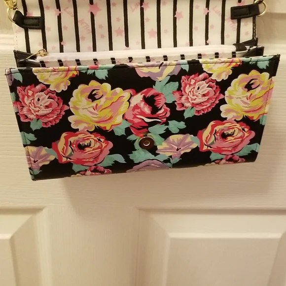 Betsey Johnson Purse with Dog Face Removable strap Excellent Condition. NWOT - Picture 8 of 12